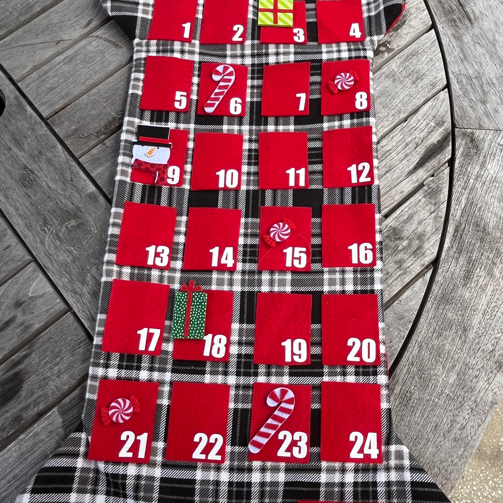 Black & White Plaid Holiday Advent Calendar - 25 Days of Christmas