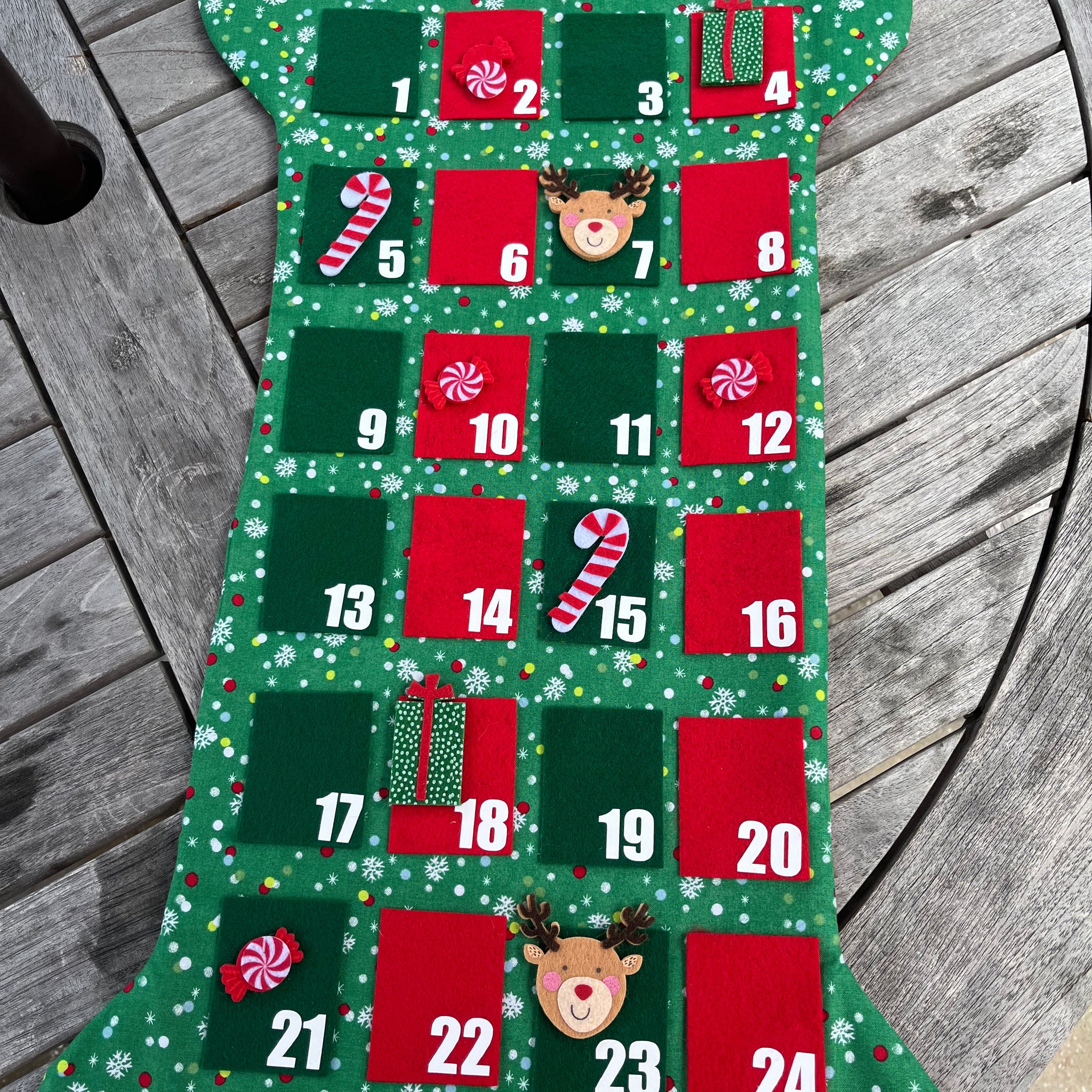 Green Snowflake Advent Calendar - 25 Days of Christmas
